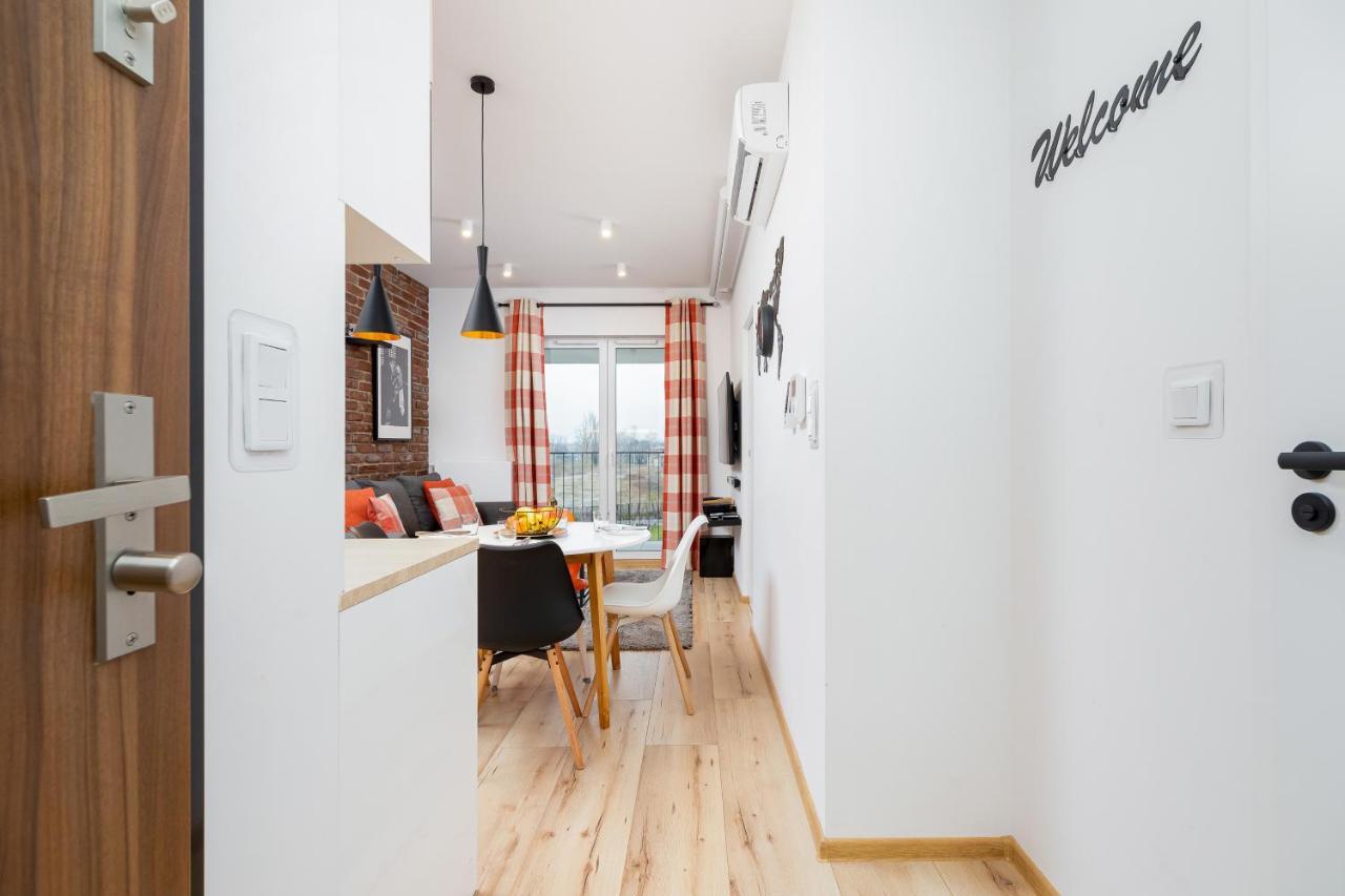 Movie Jacuzzi Apartment At The Main Station By Noclegi Renters クラクフ エクステリア 写真