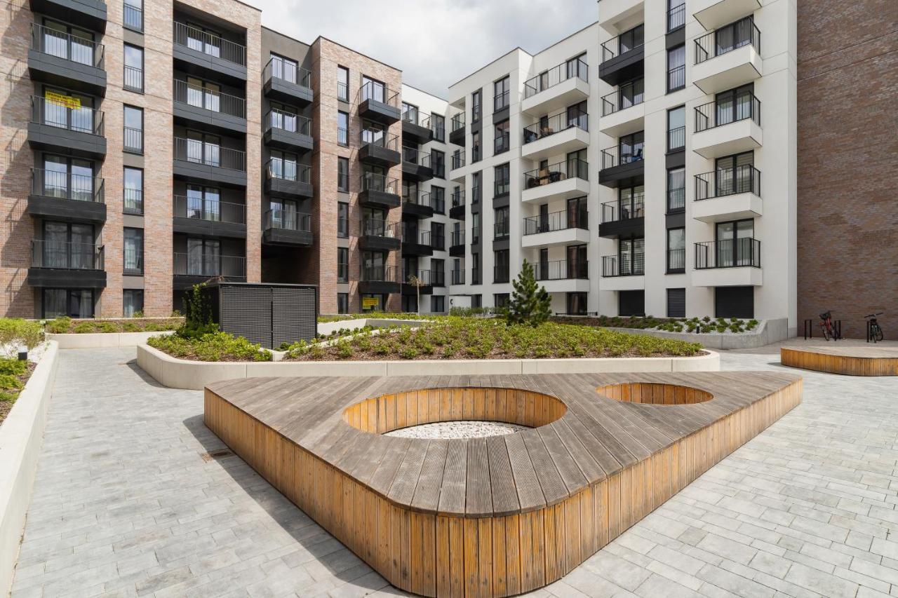Movie Jacuzzi Apartment At The Main Station By Noclegi Renters クラクフ エクステリア 写真