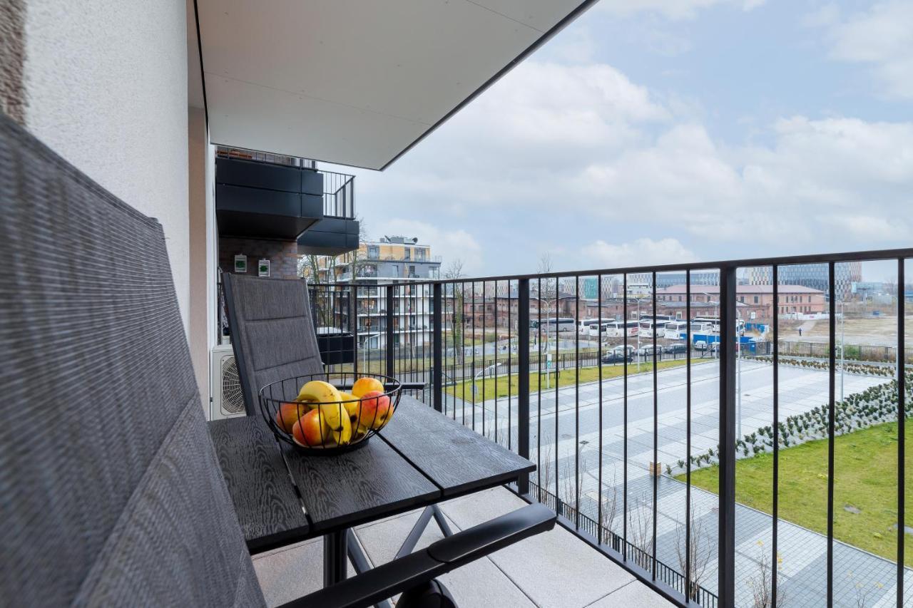 Movie Jacuzzi Apartment At The Main Station By Noclegi Renters クラクフ エクステリア 写真