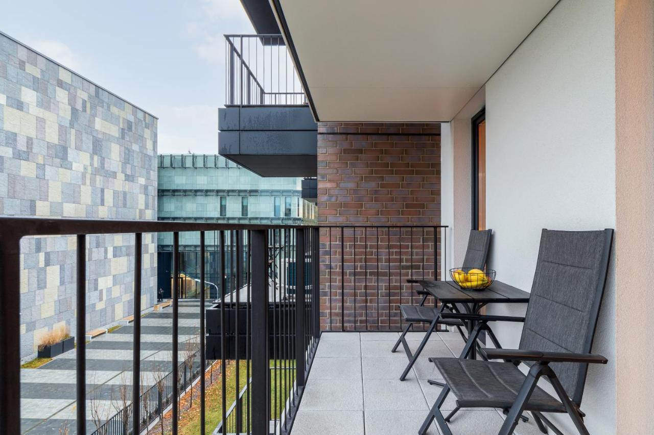 Movie Jacuzzi Apartment At The Main Station By Noclegi Renters クラクフ エクステリア 写真
